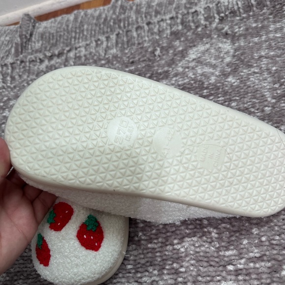 Slippers - Picture 2 of 2